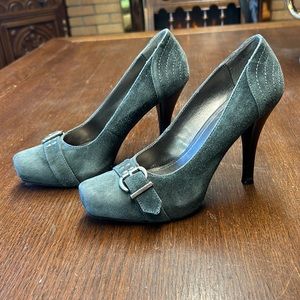 Kenneth Cole Reaction suede pumps